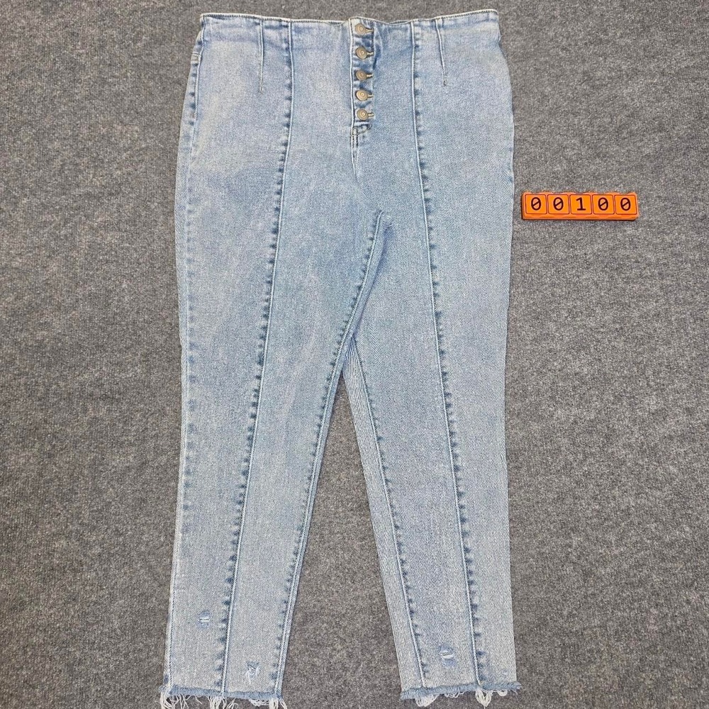 No Boundaries light wash high-waisted skinny jeans with button fly in size 19.